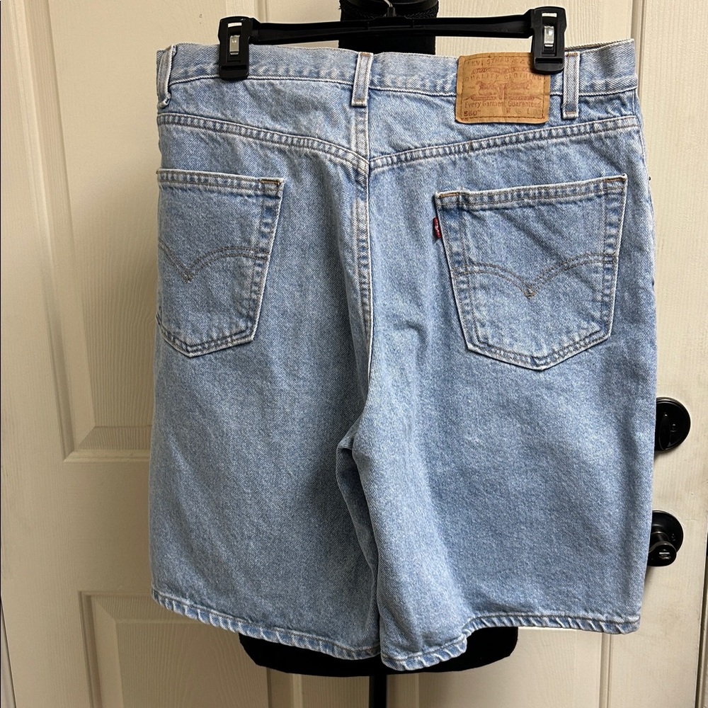 Levi's 550™ Relaxed Fit Denim Shorts. Size 36, Inseam 9 1/2”, Length 22, EUC